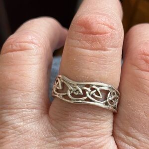 Elegant Silver Celtic Knot Ring